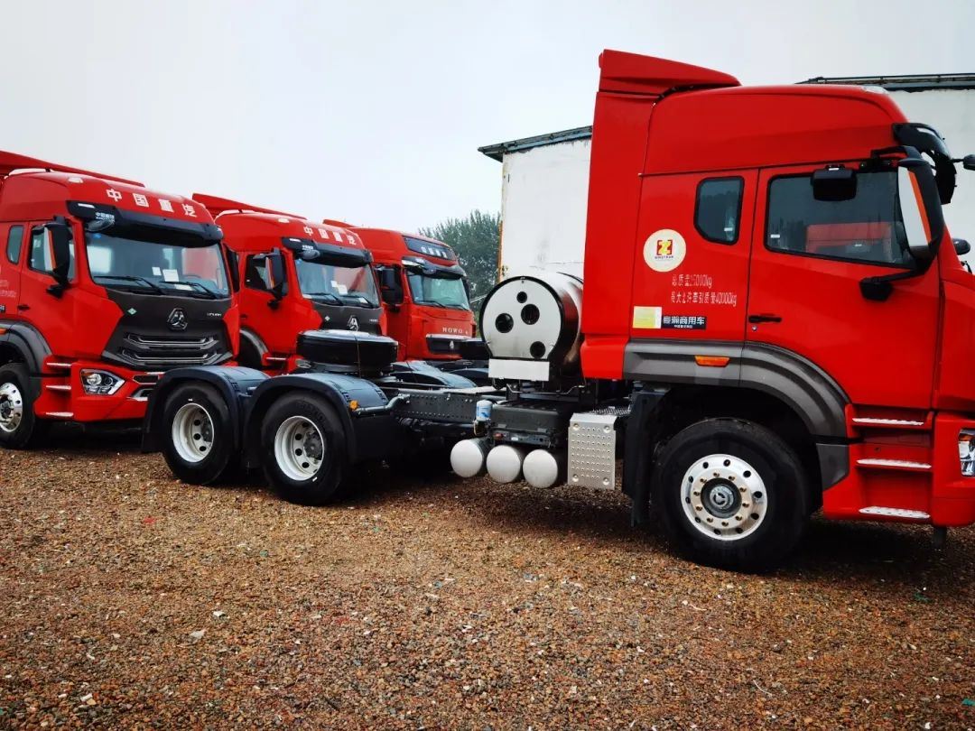 Hot Sale Sinotruk 6*4 Truck Tractor with Euro 2 Euro 4