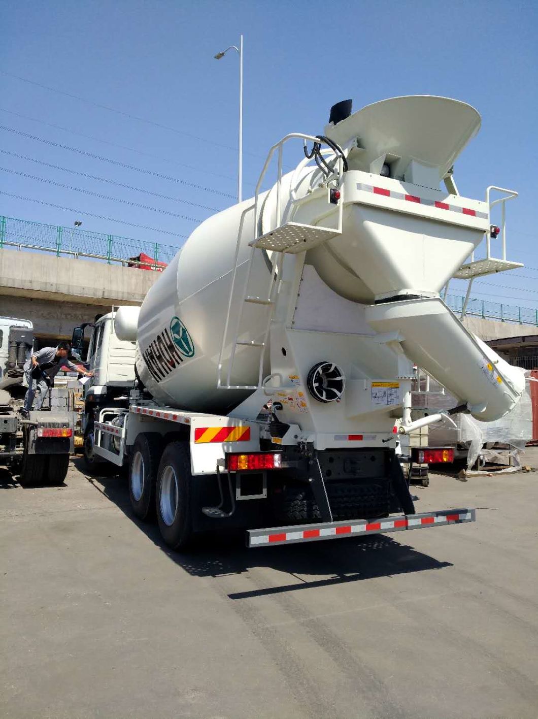 Sinotruk N7 Concrete Mixer Truck with 10cbm Capacity