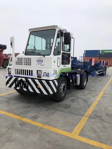 Sinotruk Hova 4X2 Terminal Tractor Right Hand Drive