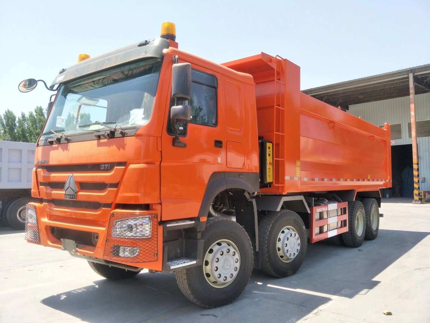 Hot Sales HOWO 8*4 Dump Truck with 50-60 Tons Capacity