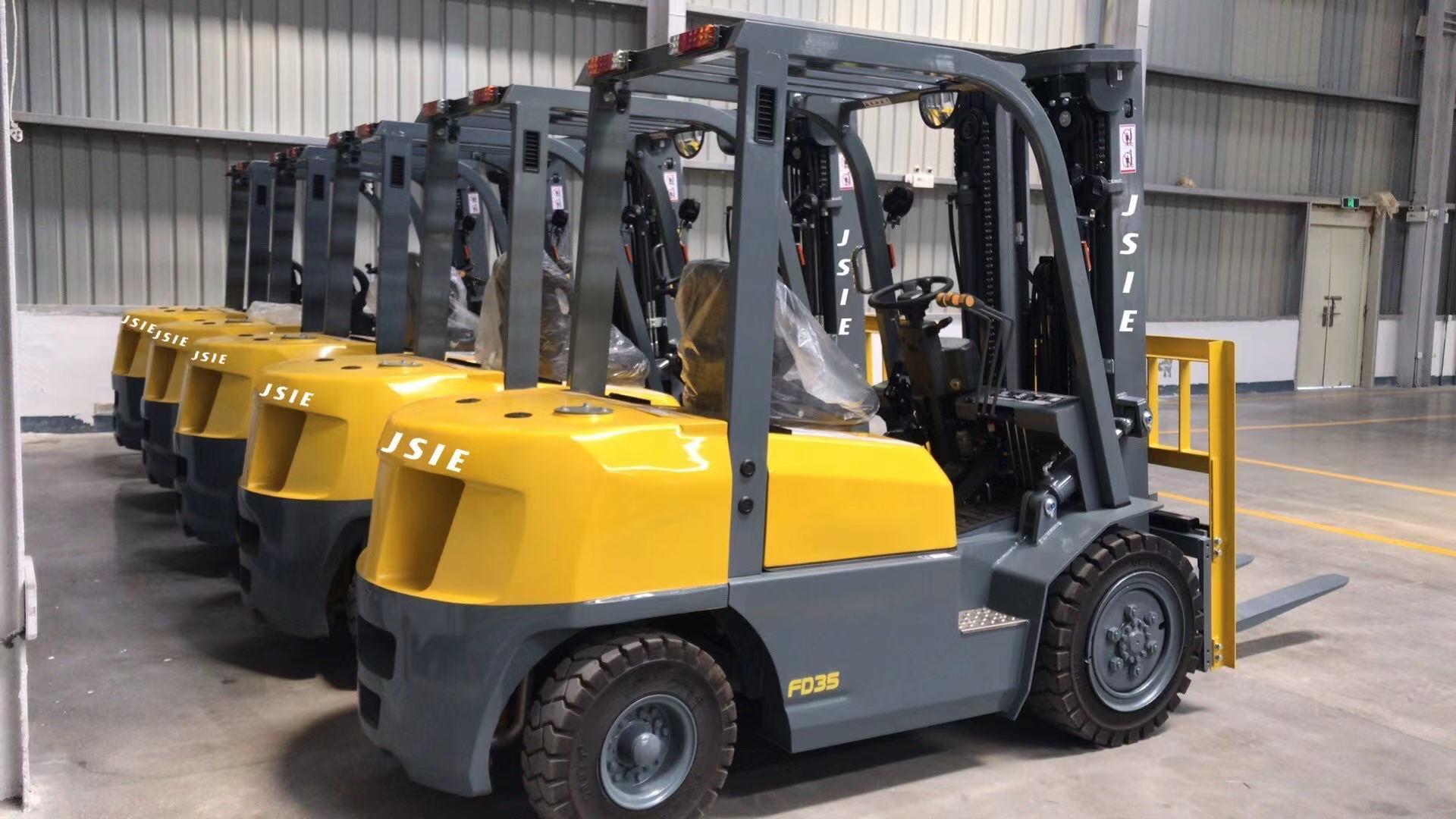 2-6 Tons Forklift Truck with Electronic Hydraulic Transmisson