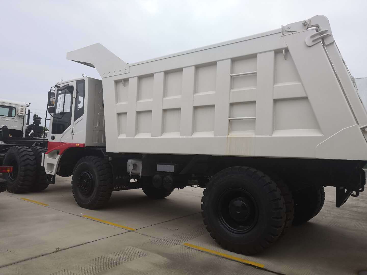 Hot Product 6X4 Mining Dump Truck with Factory Price