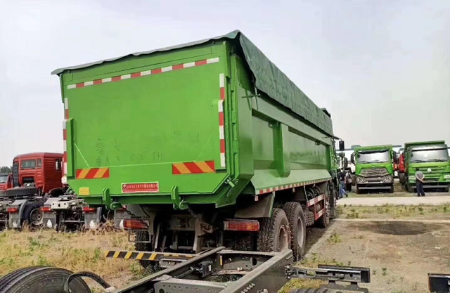 Sinotruk HOWO 8*4 Heavy Duty Tipper Dump Truck