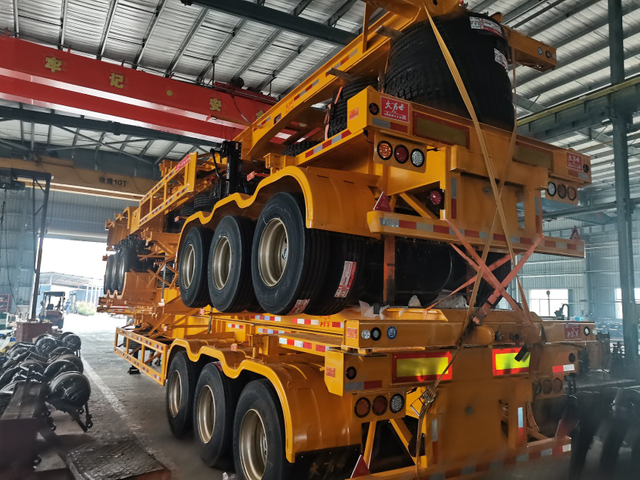 3 Axle 40-50 Ton 45FT Container Skeleton Semi - Trailer
