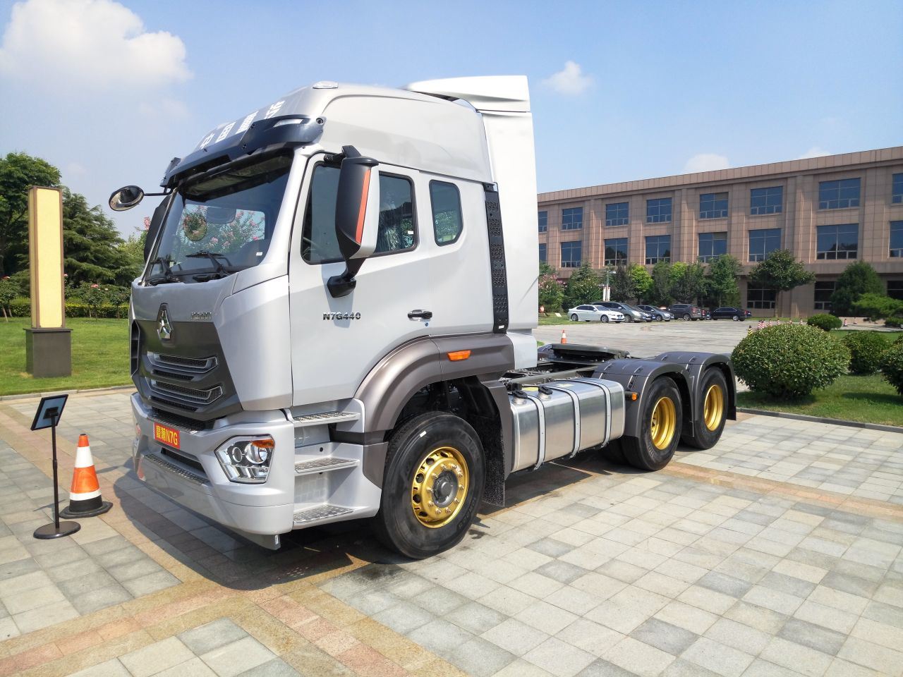Sinotruk Hohan 6*4 Truck Tractor with 336HP 371HP 380HP 420HP