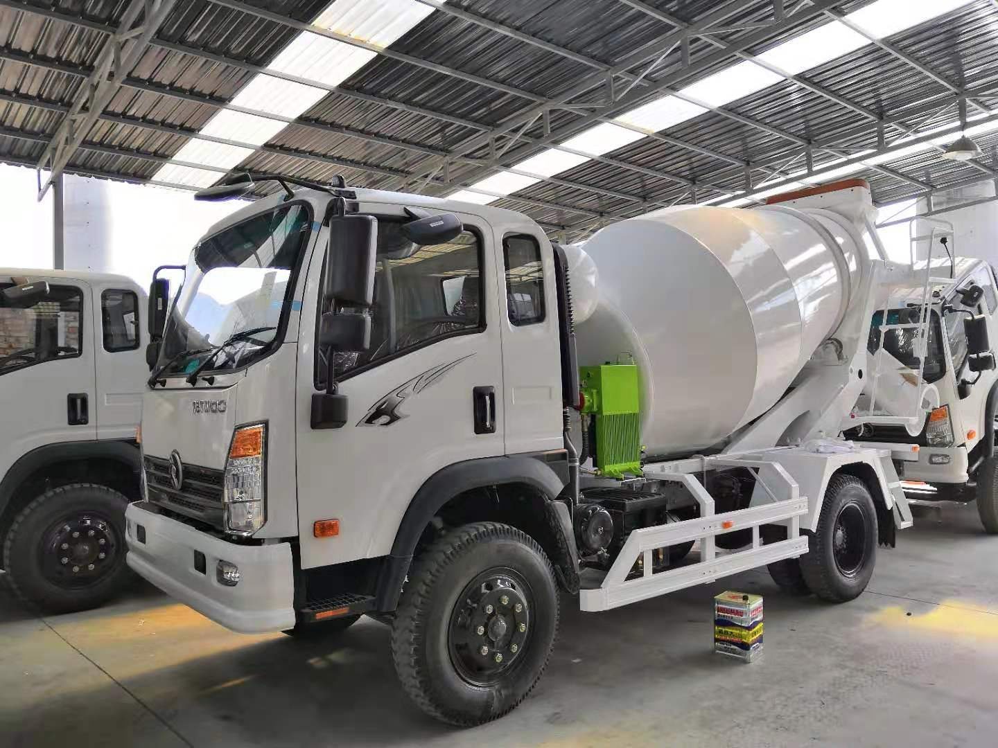 Diesel Sinotruk HOWO 4X2 180HP 4cbm Concrete Mixer Truck